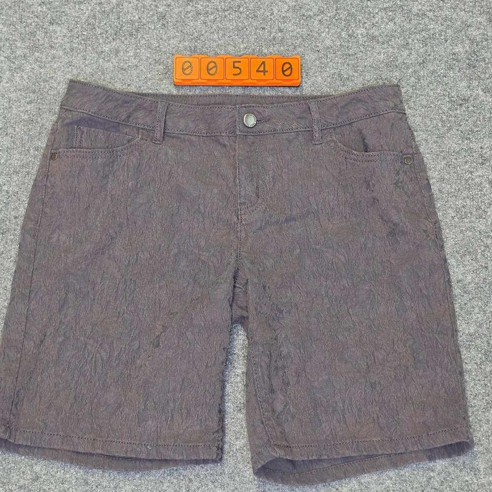 Simply Vera Wang Size 8 Gray shorts with subtle textured pattern